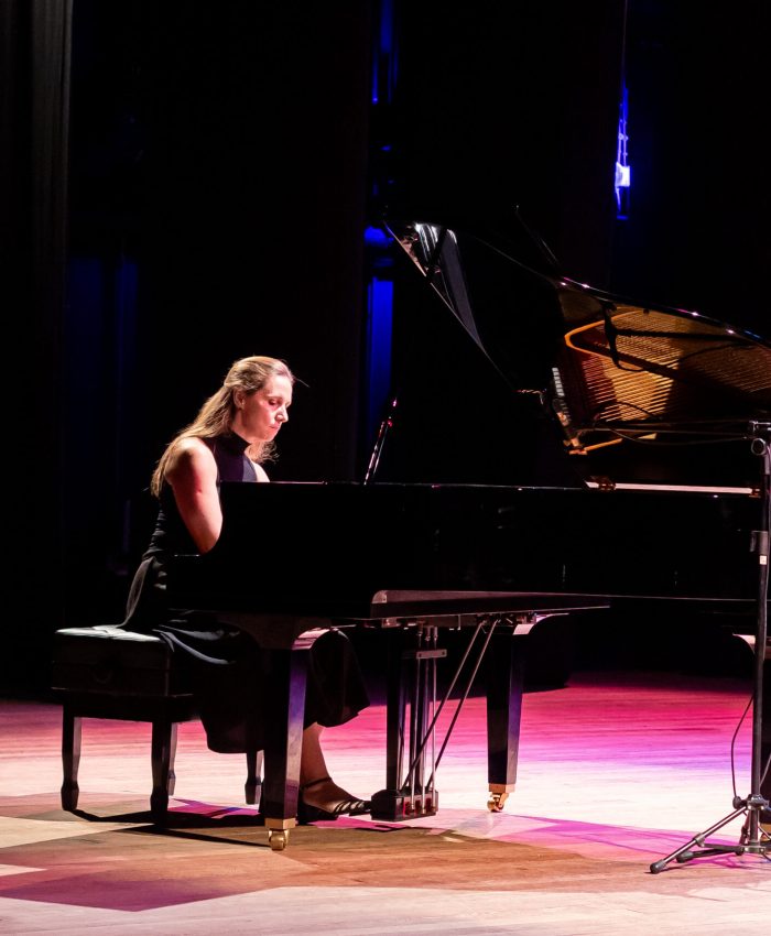 Mauren Frey brilha no 1º Festival Piano em Cena BC com destaque em música de câmara no Teatro Municipal de Balneário Camboriú
